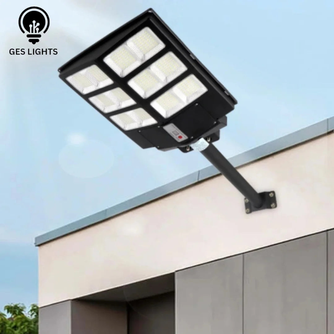Solar-powered 300W street light for outdoor security in Pakistan